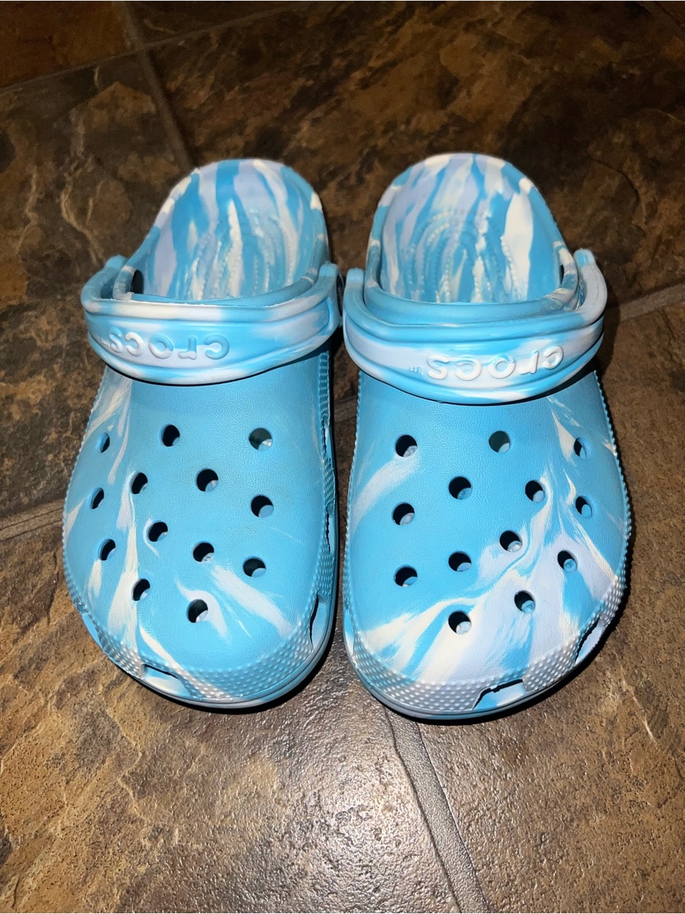 CROCS- Women’s 6 / Men’s 4- Blue & White Marble